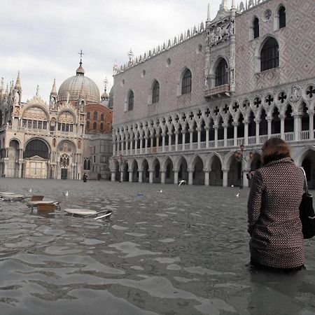 ונציה Raggio Di Sole Dietro Piazza San Marco מראה חיצוני תמונה